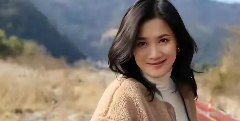 潘雨辰侯勇离婚后轨迹不同，一个回老家租房照顾女儿一个另娶新欢潘雨辰和侯勇离婚