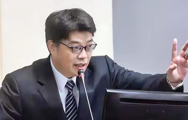 台湾陆委会主委邱垂正4月8日声称，政党交流不能取代“官方机制”，两岸只有在所谓“