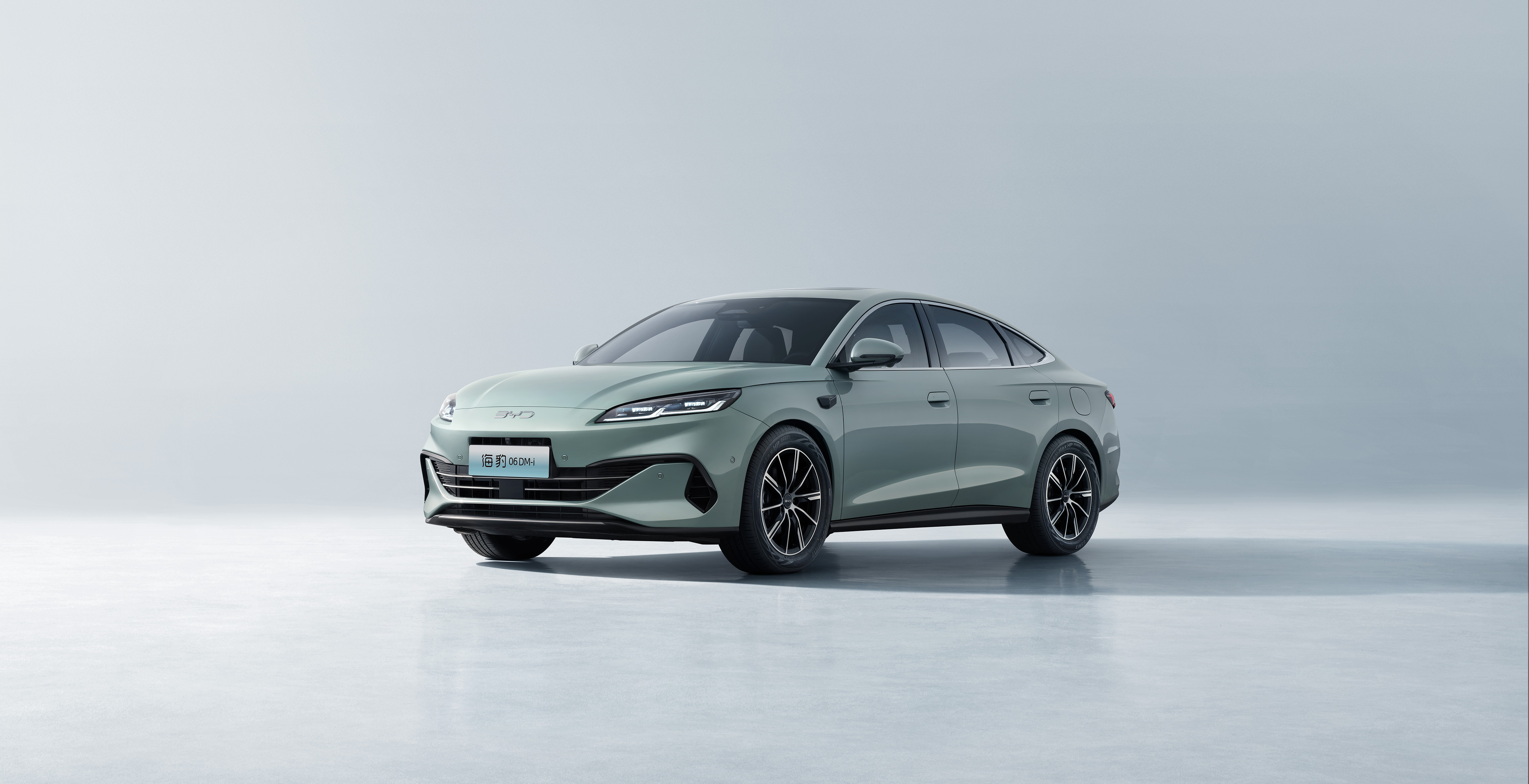 插混电力再加码，你想要的大电池DMi来了比亚迪在今天宣布，为秦PLUSDM-i