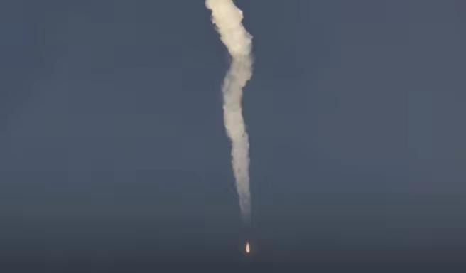 今天太空圈直接炸锅，俄罗斯“联盟MS-28”载人飞船从拜科努尔发射场点火升空，带