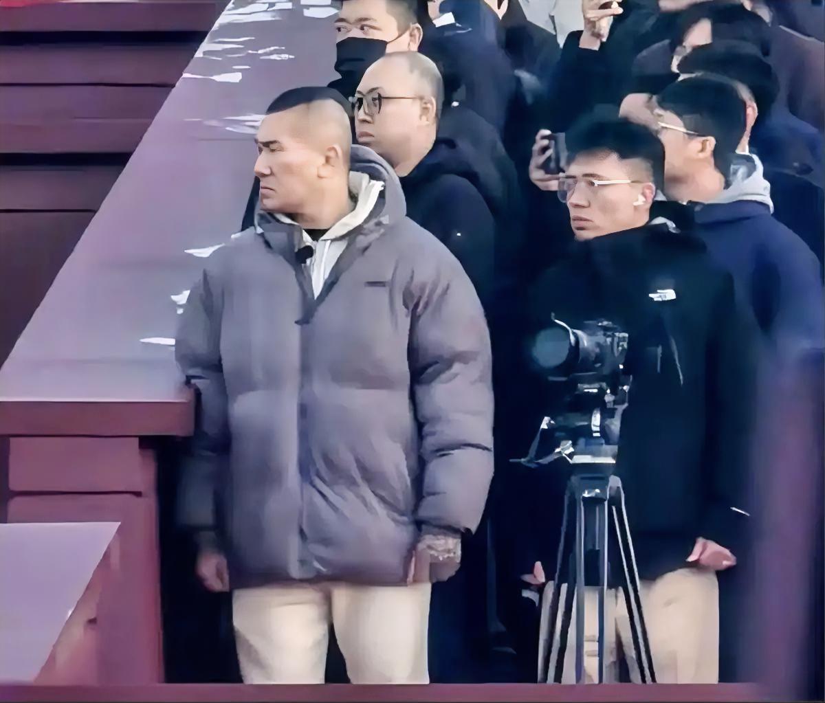 我敢说，没有一个人能够抵得过，在北京天安门广场升国旗的“诱惑”！馆长陈之汉也