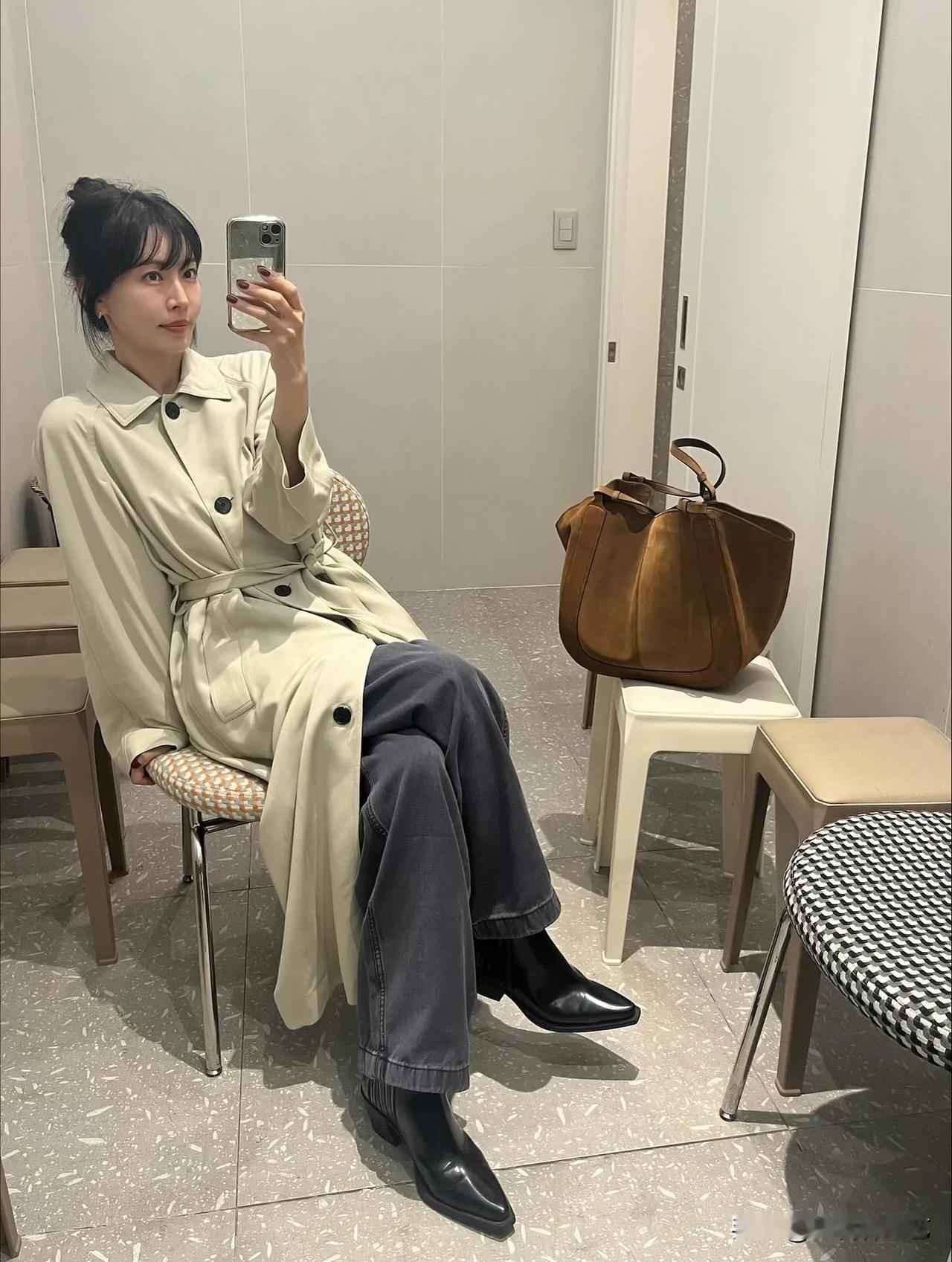 23日，演员金素妍在自己的Instagram上上传了多张照片。公开的照片中，金素