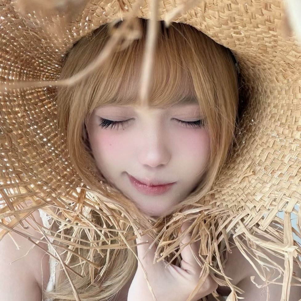 𝙒𝙚𝘾𝙝𝙖𝙩｜高清小众ins感女生头像分享𝑆𝘩𝑎𝑟𝑒.