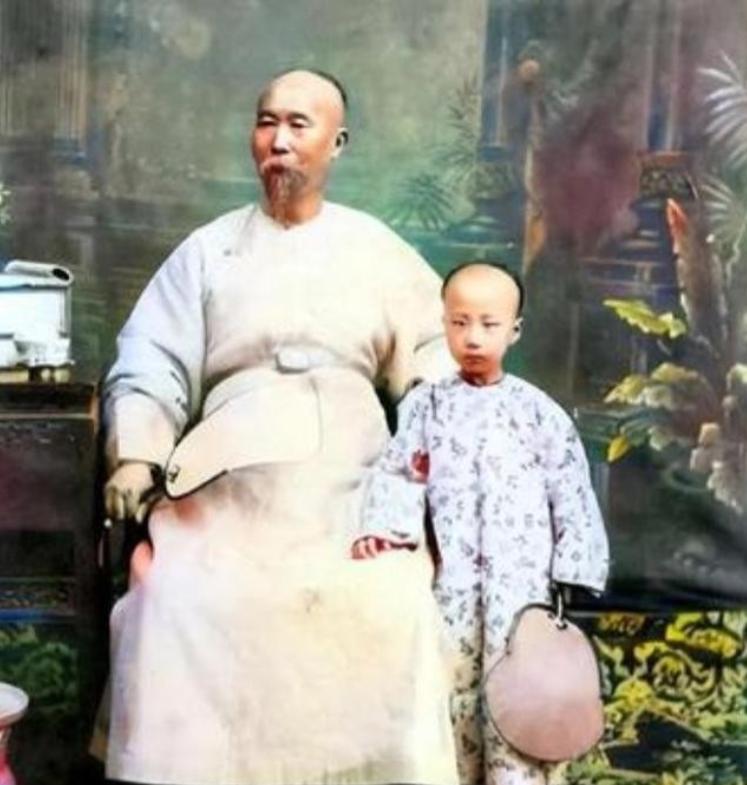 晚清两广总督李瀚章之孙、交通银行首任总理李经楚的次子李子嘉，手握万亩良田与巨额家
