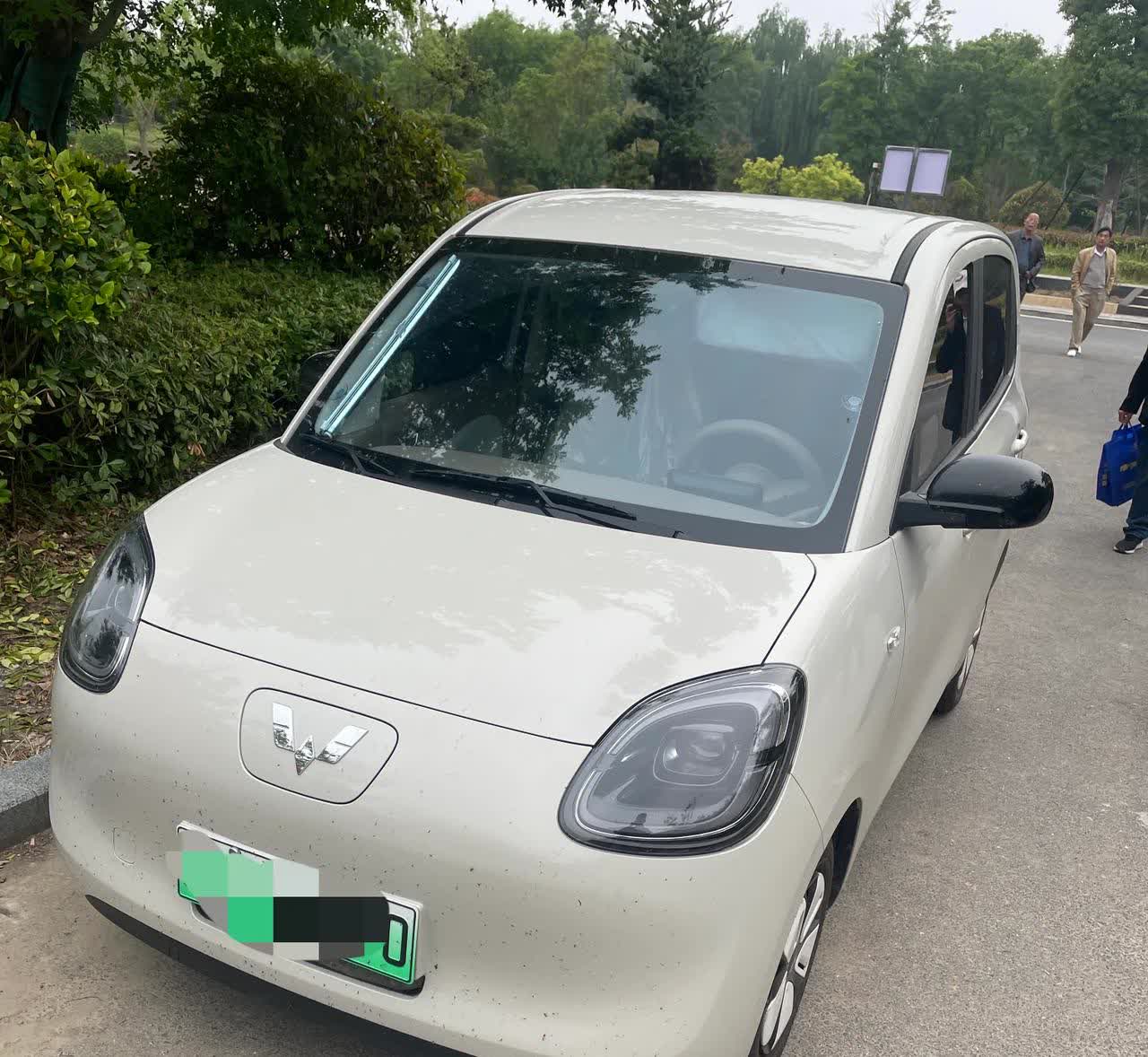 真该死脑子一热花了5万买了个五菱宏光mini四门版的开了几天就后悔了本来想