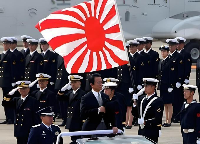 很多人以为日本怕的是中国的歼-20或航母战斗群，错了！真相是，东京根本不怕你