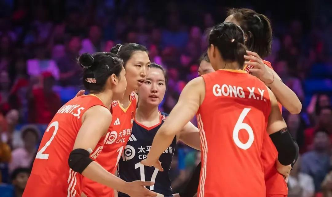 中国女排1:3不敌波兰女排，双方都有所保留就在刚结束的热身赛中国女排和波兰女
