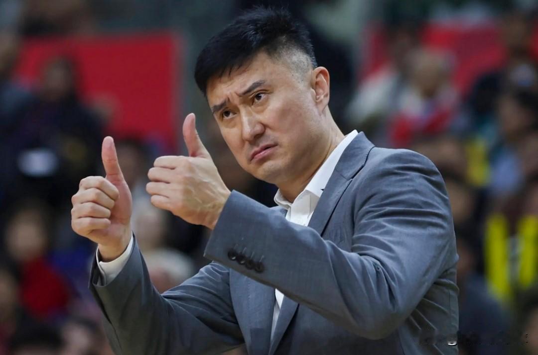 广东宏远男篮为何如此沉默？进入本休赛期，广东宏远男篮一直陷入舆论焦点之中。球队