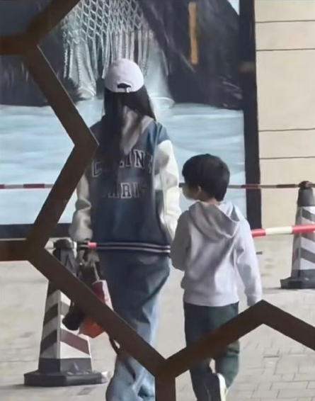 黄晓明懵了杨颖懵了明明两个人在一起的时候顺风顺水，第一胎就生了儿子，各自事业