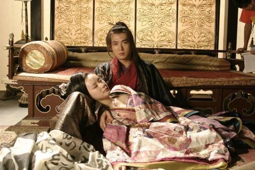 一天，太平公主的随行丫鬟有几个肚子大了，出现明显的妊娠迹象。武则天察觉后，立刻派