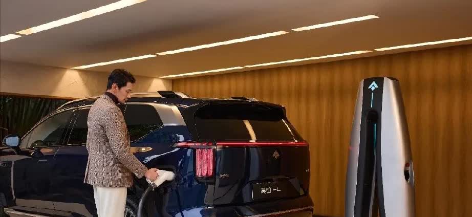 未来一定是国产车的天下:要面子——买问界。要舒适——买比亚迪。要空间