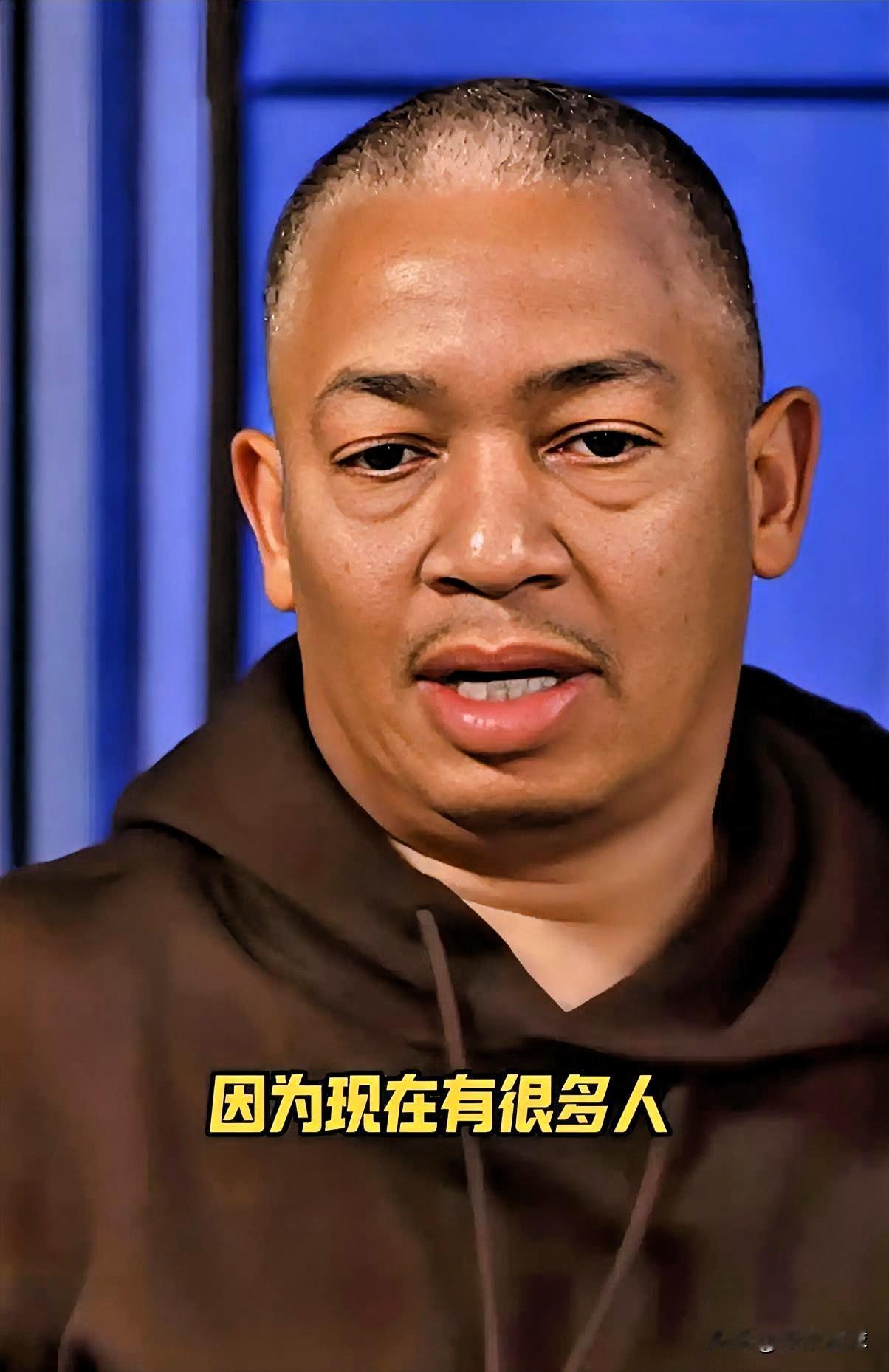 卢指导在节目中说出了心里话！泰伦卢近日在一档播客节目中，被主持问到唯冠军论是