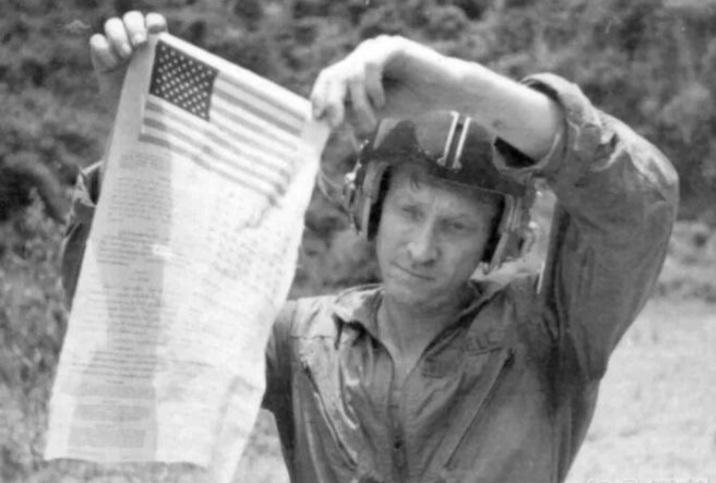 美国冷笑话——当兵中国古人云∶怕死别当兵，当兵别怕死。破釜沉舟，背水一战。狭路
