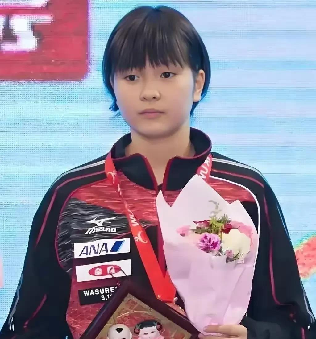日本观众疯了吗？想让桥本帆乃香打败孙颖莎奥运夺冠？随着张本美和被王曼昱4:0收