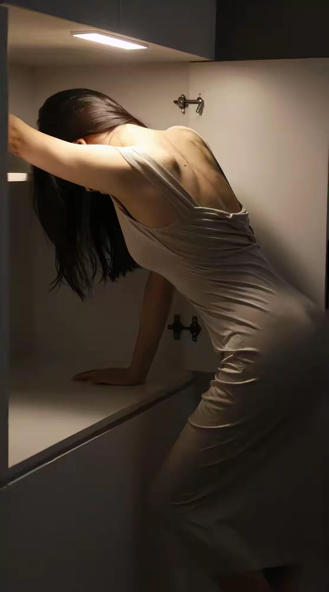 尼采说：要么彻底燃烧，要么干脆沉默，半吊子的努力最侮辱生命。人生最怕半吊