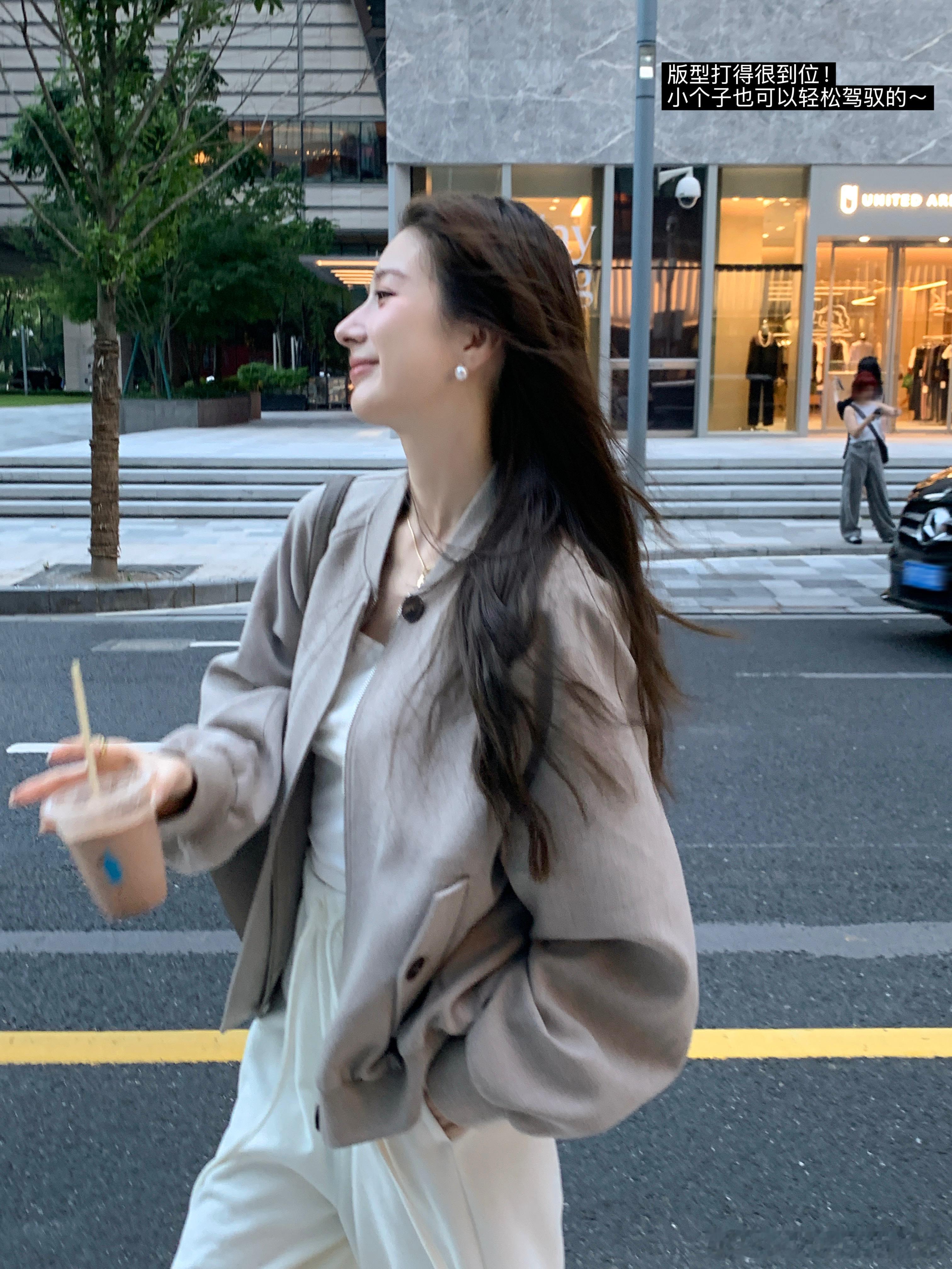 醒过来的第一件事：剧透！昨天透了很多女人味的今天先来一波酷酷的休闲风吧🕶️喜欢