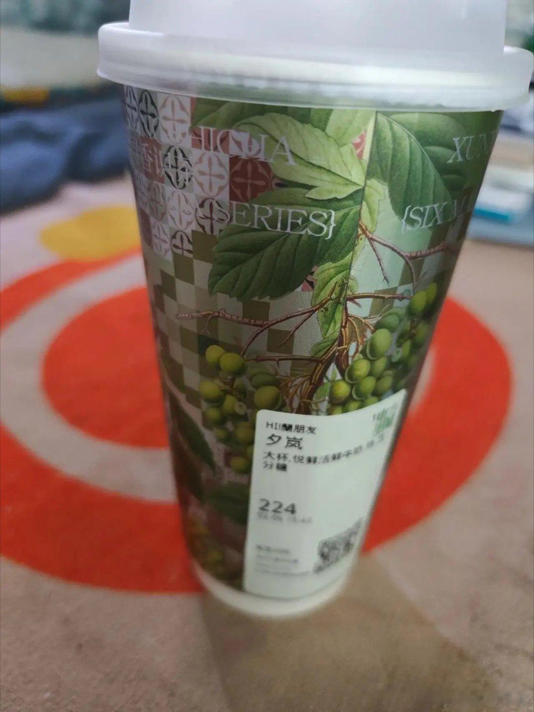 阿里比腾讯还是会玩，千问这次送奶茶，跟元宝直接发现金，路子完全不一样。千问挺鸡贼