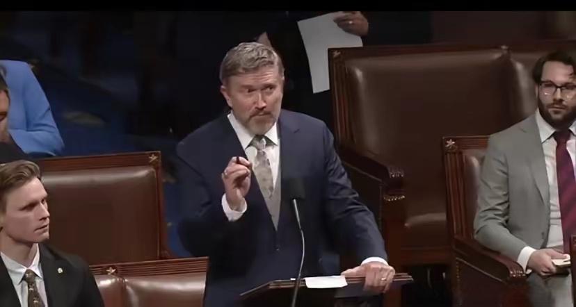 共和党众议员托马斯·马西RepThomasMassie不管你是民主党人还是共和党