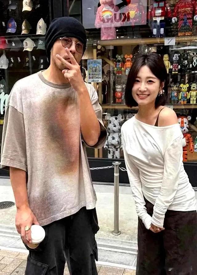 周杰伦，像个流浪歌手！6月2日，周杰伦登顶热搜，原因是周杰伦在日本的行程，瞬