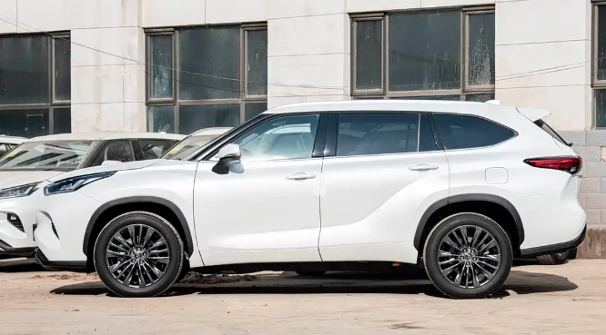 聊一聊丰田汉兰达，能不能买？汉兰达的外观设计一直走的是大气稳重的路线，整体给人