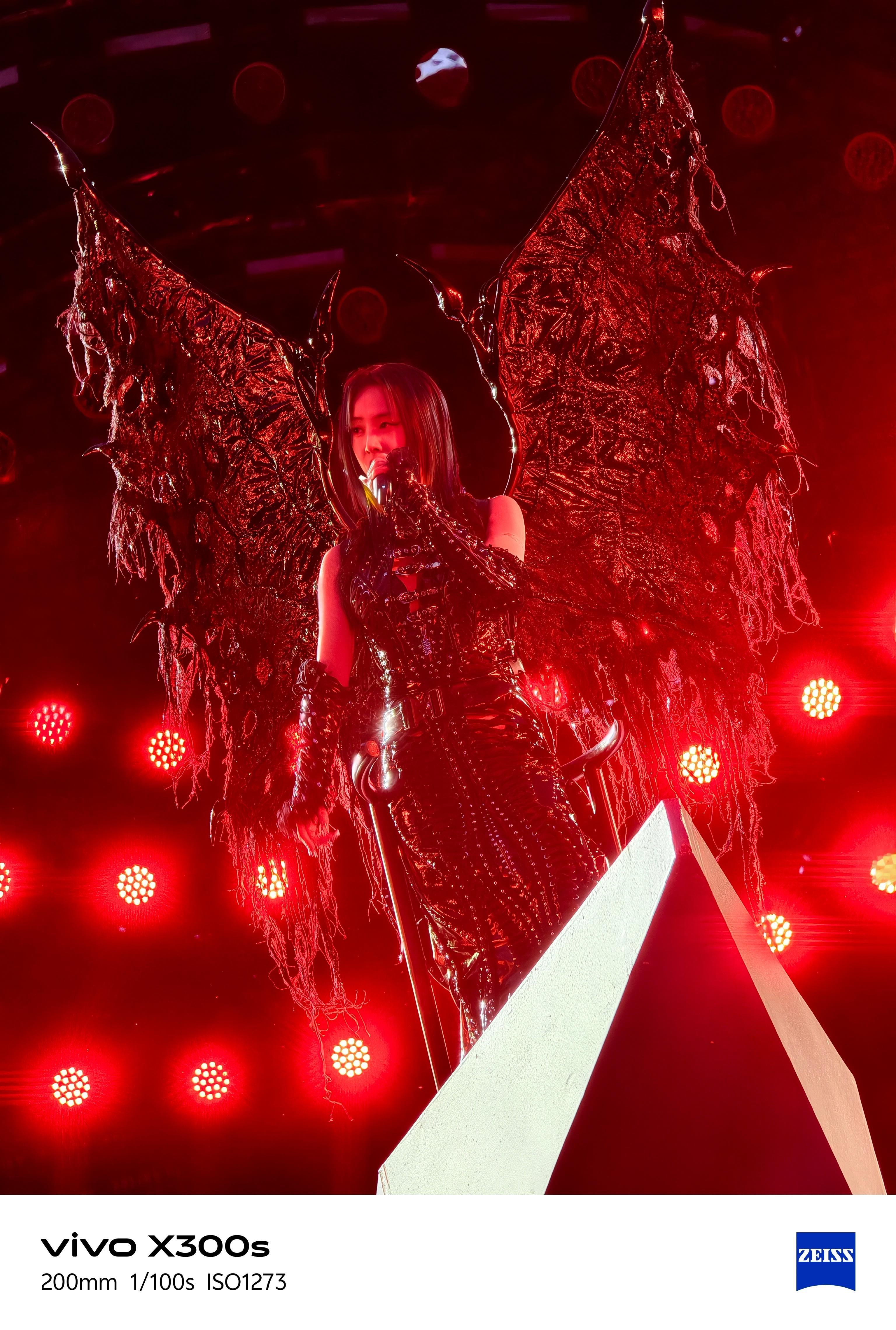 蔡依林西安演唱会百万直拍蔡依林演唱会，沈梦辰也去了！而且她还带了X300s+增距