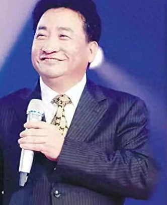 主流相声咋就“凉”了？姜昆冯巩都带不动，德云社却一票难求！