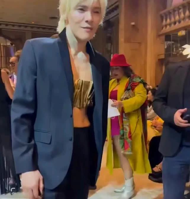 看到向佐现在的样子。加重了我心里的怀疑。我怀疑向佐和向太之前都商量好了，
