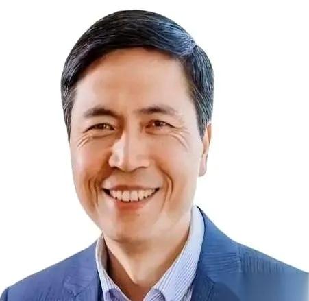 他跟实验室的同事说，只是回国休个假。一个月后，北大官宣了。加州大学终身教授朱松