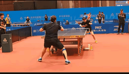 11月9日新鲜的莎莎和孙铭阳对练！莎莎这几天对练的对象，大都是她的闺蜜，比如佳