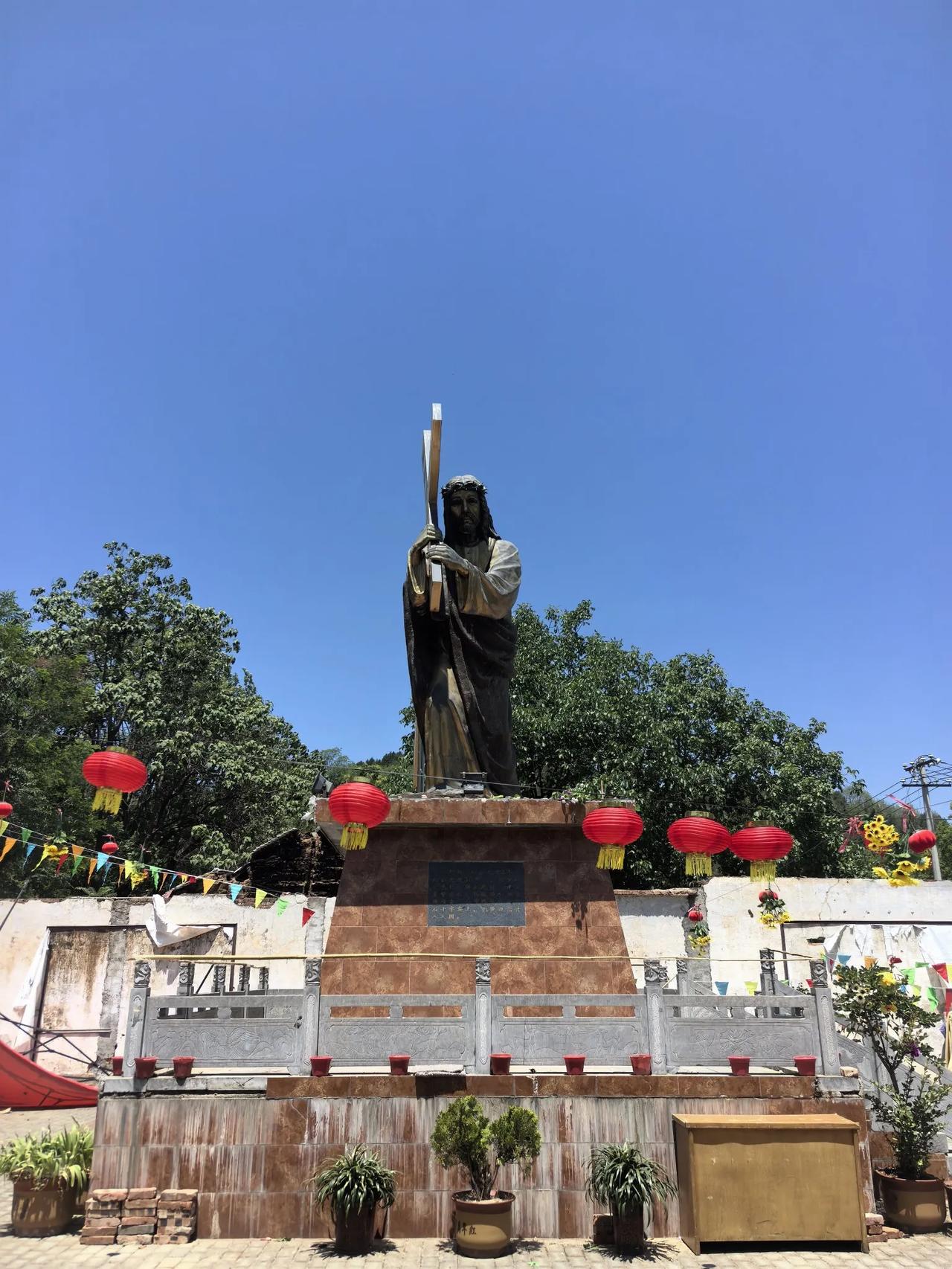 横亘在关中平原南部的秦岭真是一座宝藏山脉，每一座山都有着独特的文化内涵，有蓝田的