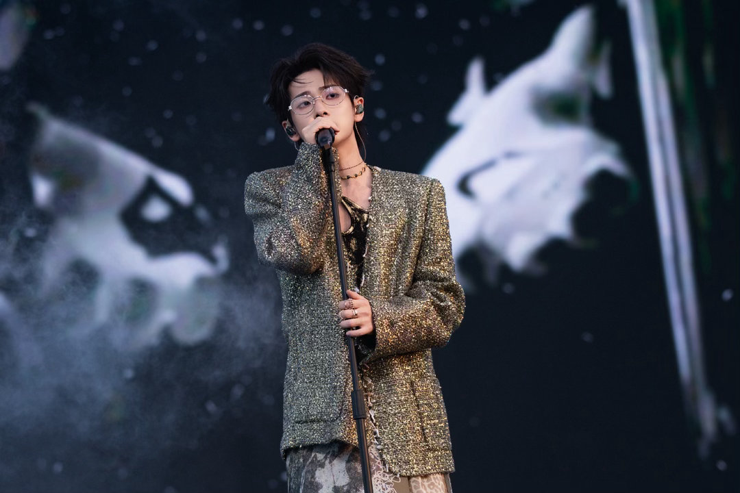 周震南南京演唱会倒计时周震南南京演唱会倒计时开始了啊已经迫不及待想要看到哥了啊！