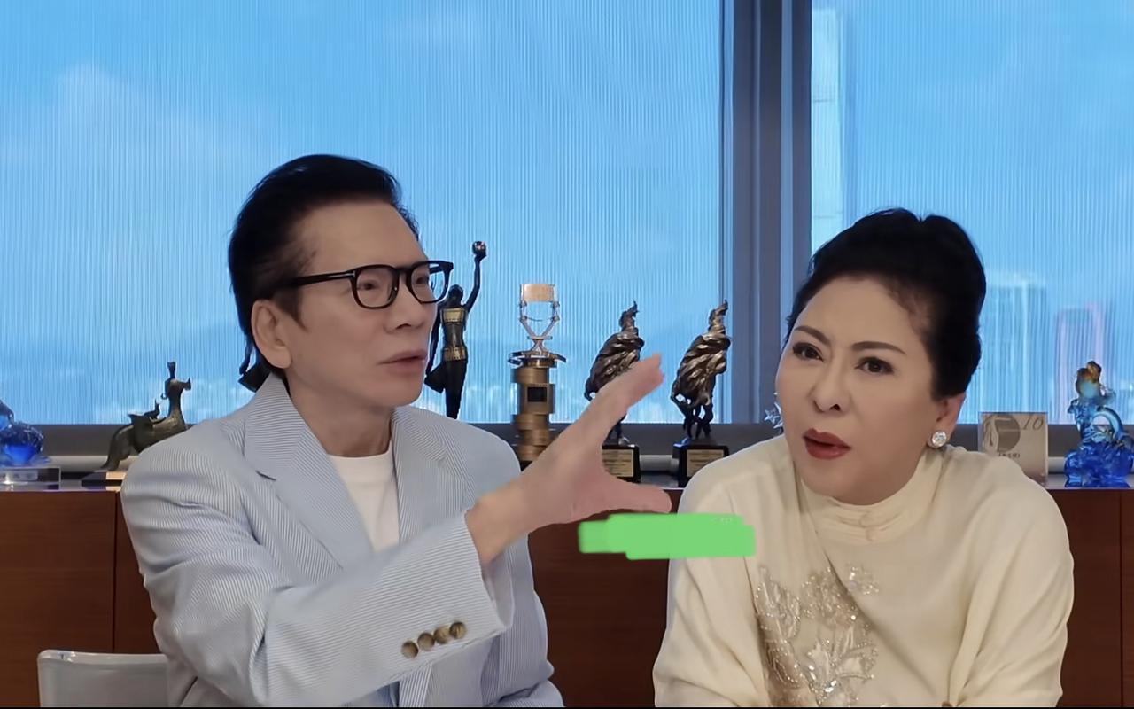向华强也出来辟谣向家破产了。这个谣言传了好久了，说是向佐欠赌王家的，然后前段