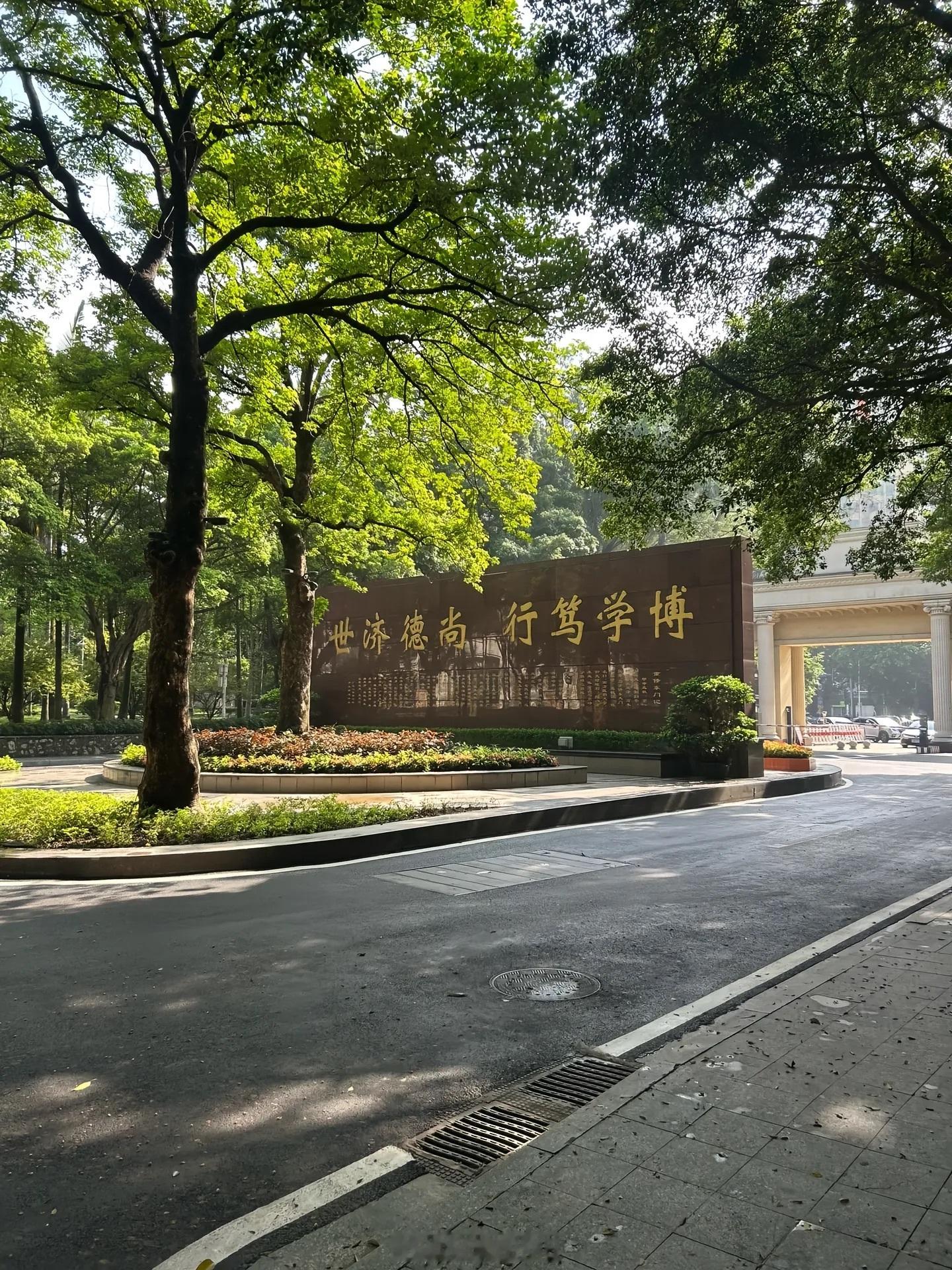 南方医科大学跳楼痛心！家庭变故：2026年7月，该生父母遭遇严重车祸双双住进IC