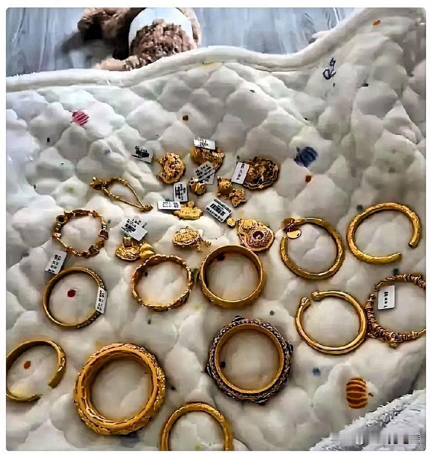 六年前，我老婆花了一百二十多万，当时金价是每克418元，她就买了2884克黄金。