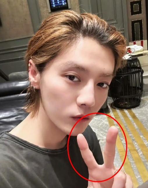 鹿晗啊鹿晗，我真的服你了，你在这个时候发自拍，居然是为了给高考生加油打气。