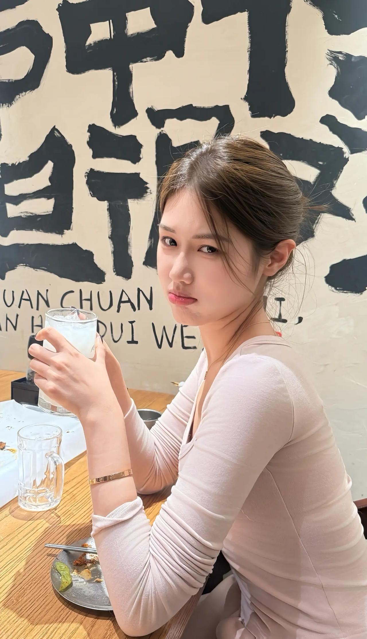 好看的酒和好看的女人一样会骗人。