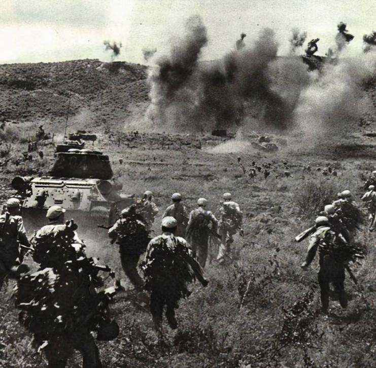 1952年，志愿军哨兵执行站岗任务时，不打招呼，擅离职守，整个团部找他找疯了。次