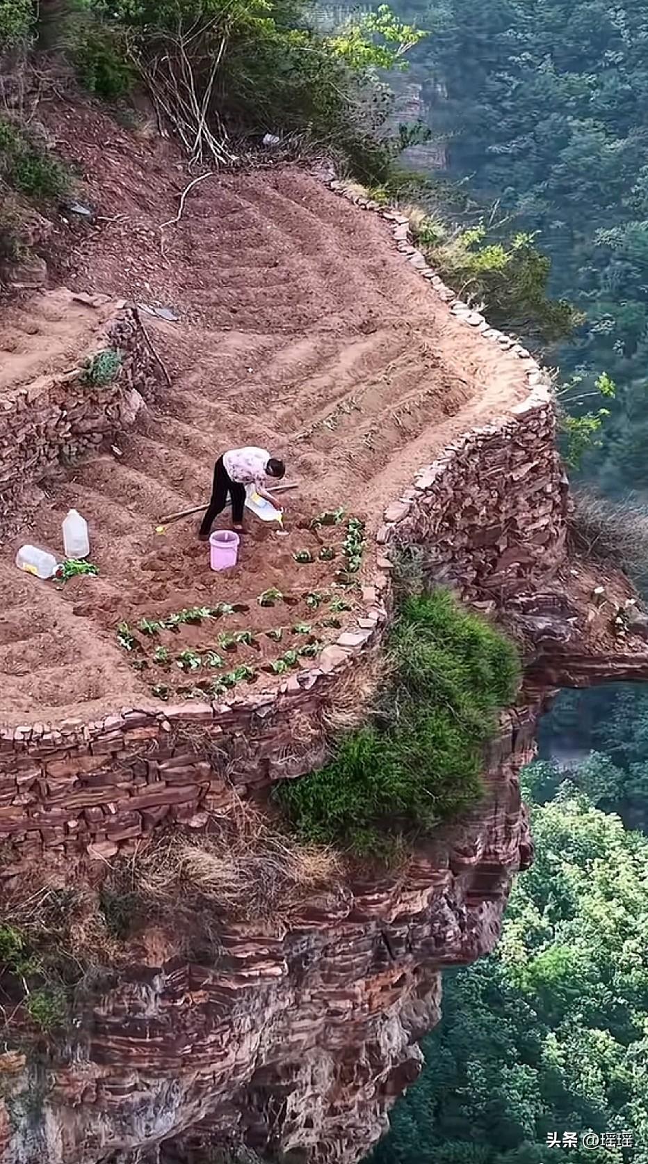 山顶的为什么会有泉水出来。一直没有想明白