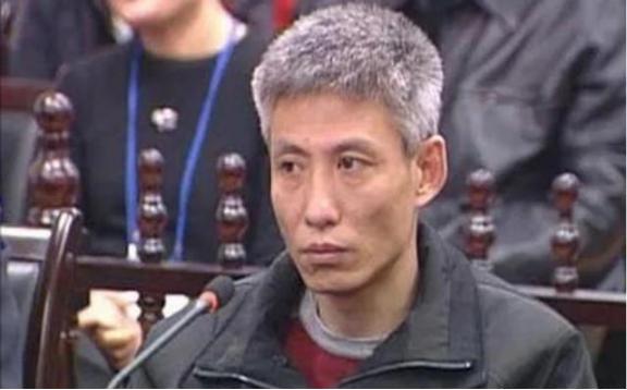 2003年，刘涌被执行死刑前十分镇定，苦笑看妻子、拒绝更换新衣服，押到殡仪馆抬进