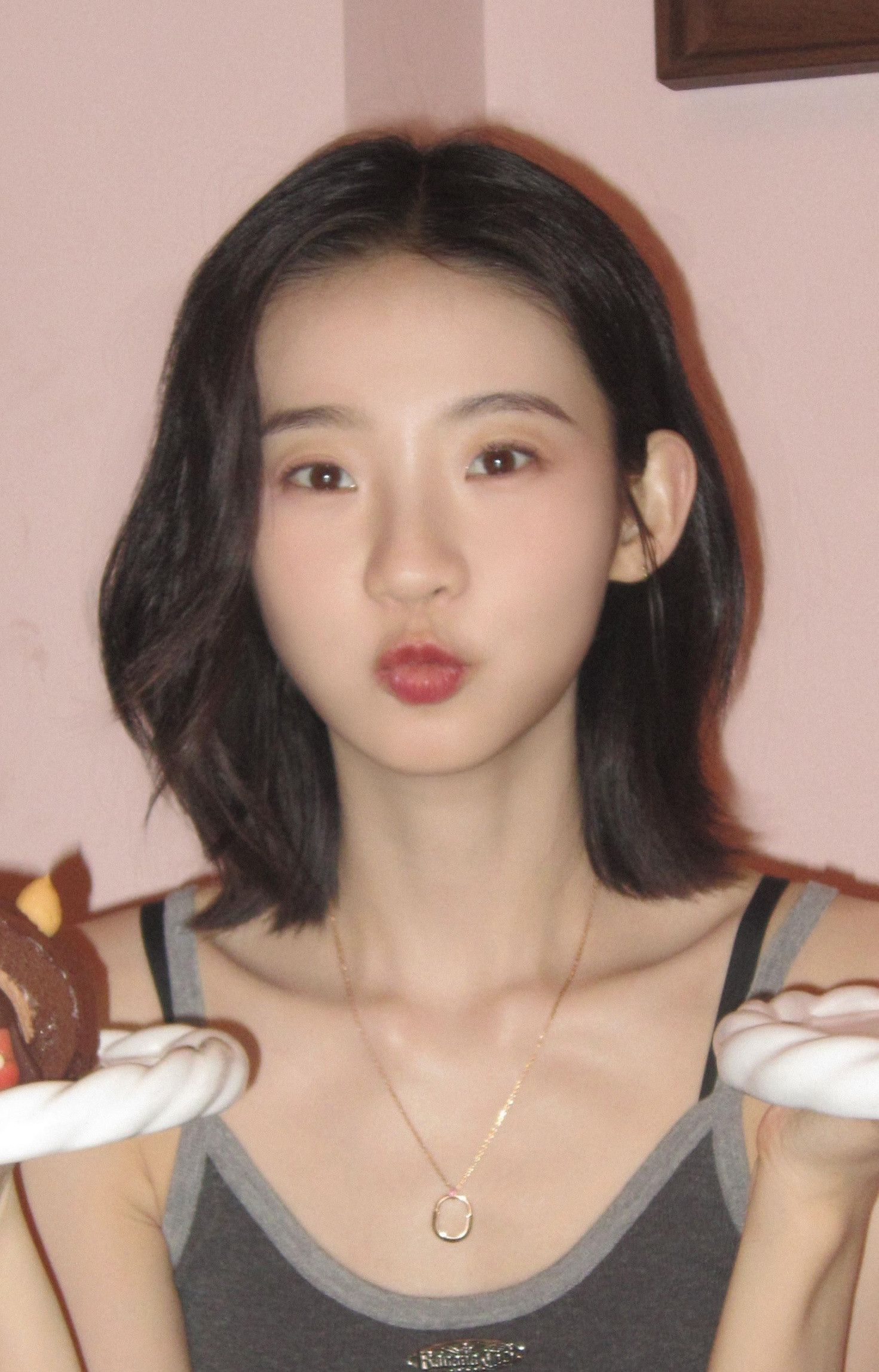 张艺凡张艺凡小嘴嘟嘟好可爱