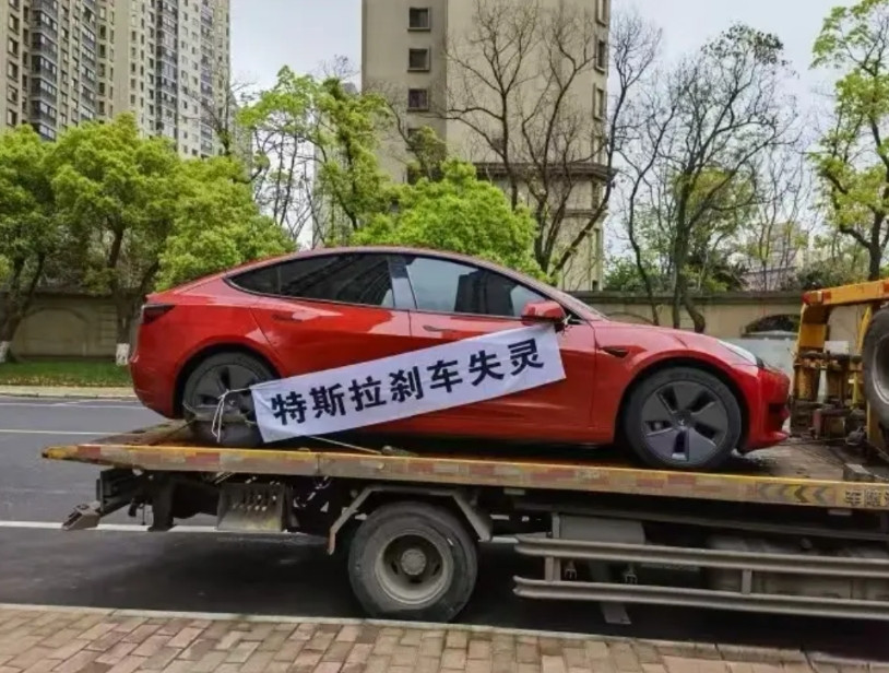 特斯拉这种维权方式，经过几次法律判决，已经没有效果了！遇到刹车失灵这种事故，