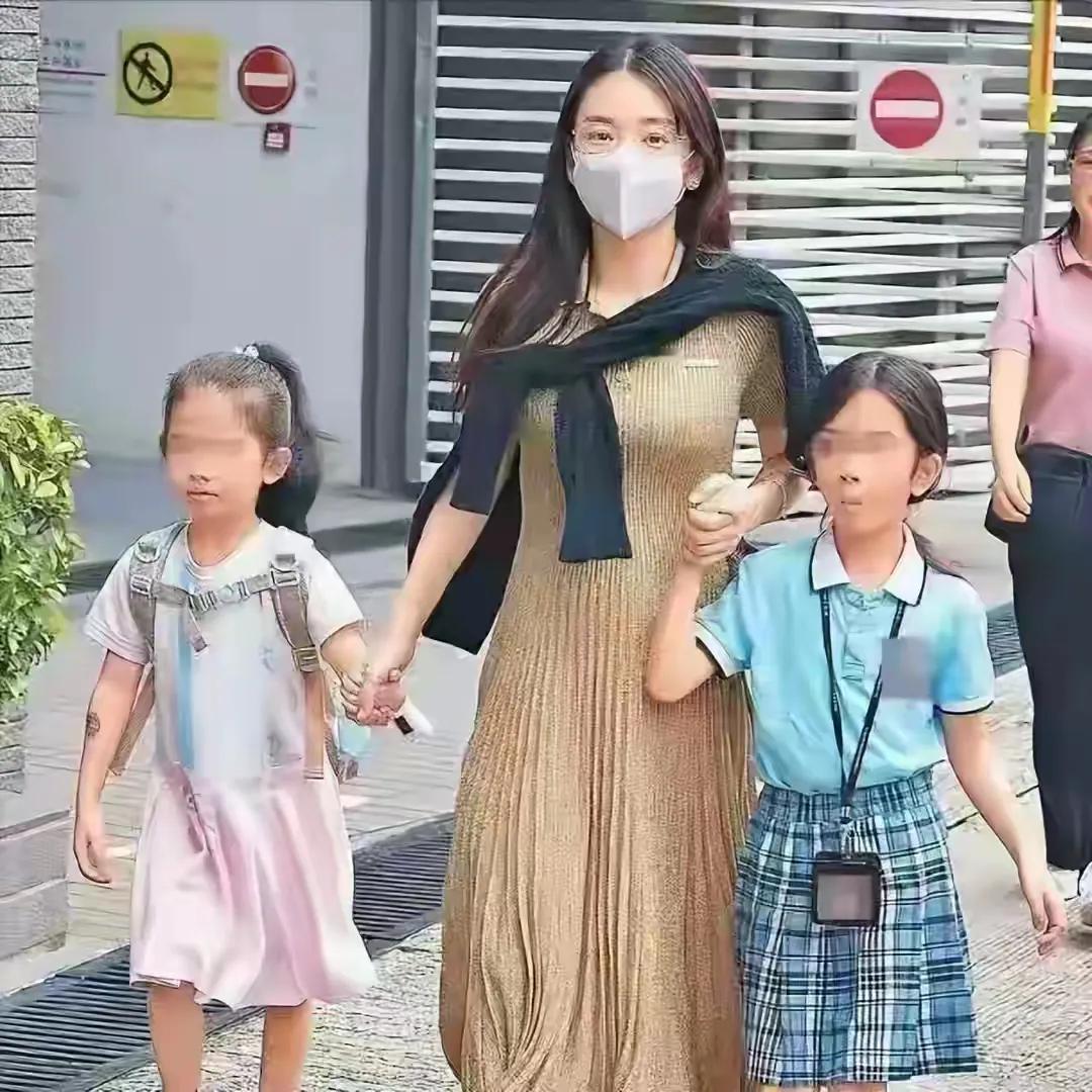 家人们，近日，挺着孕肚送孩子上学的方媛引发关注，其现状让人不禁联想到当年熊黛林未