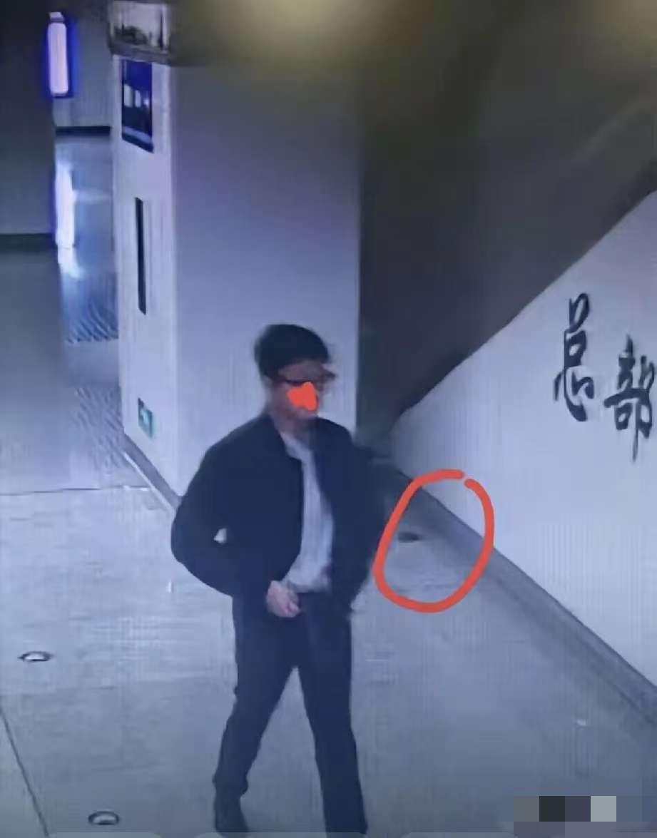 不出意外，意外还是发生了！南宁地铁站嗯哼的小伙子身份证扒出来了！他是华为