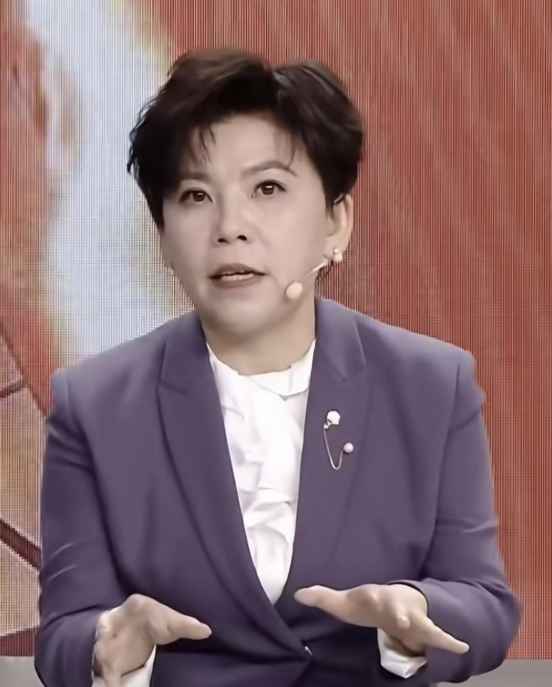 邓亚萍三连赞！王楚钦这冠军拿得有多“离谱”？连邓亚萍都罕见用“绝了、太