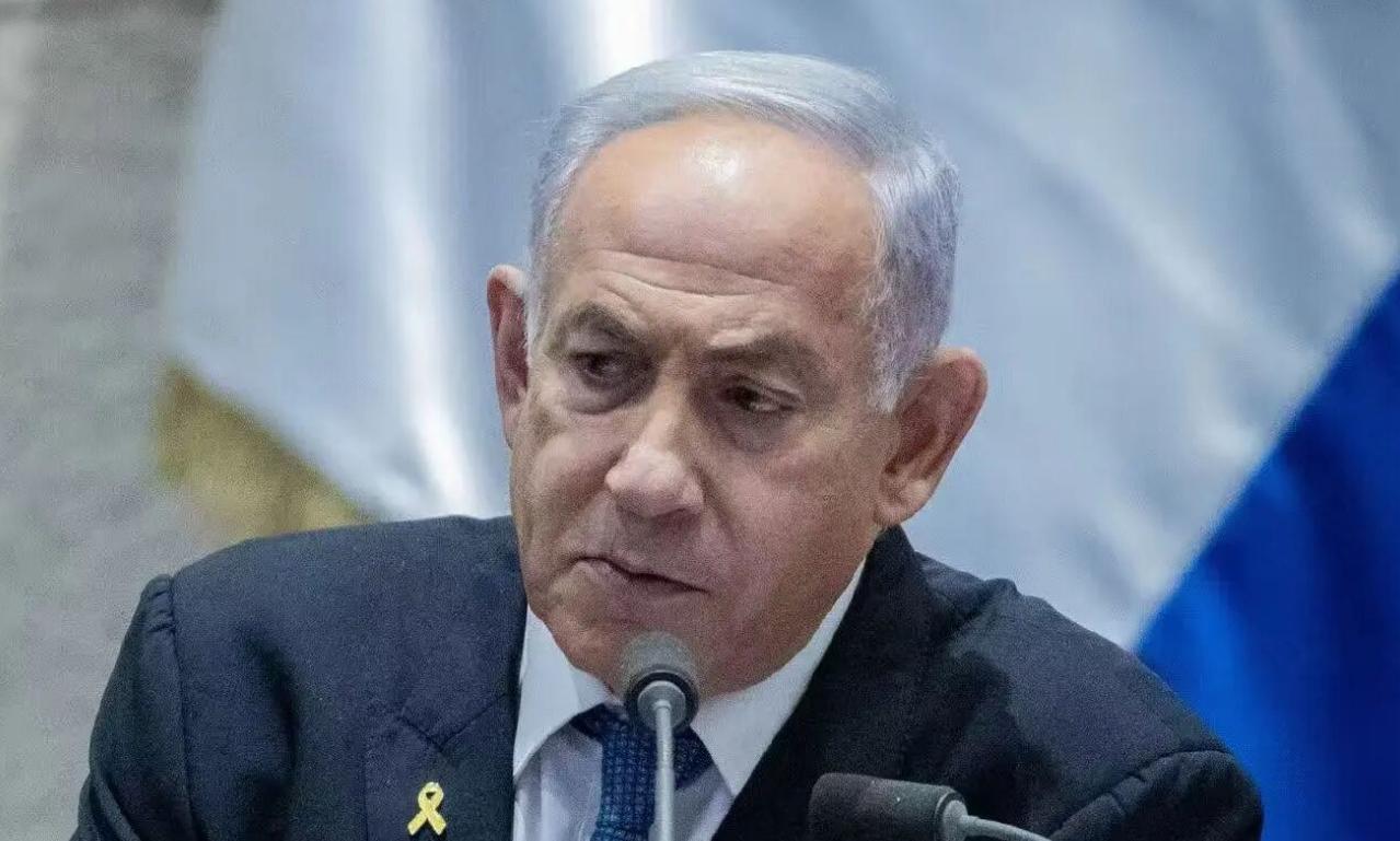 大快人心， 内塔尼亚胡遭到严重袭击！ 据央视新闻3月2日报道，伊朗国家电