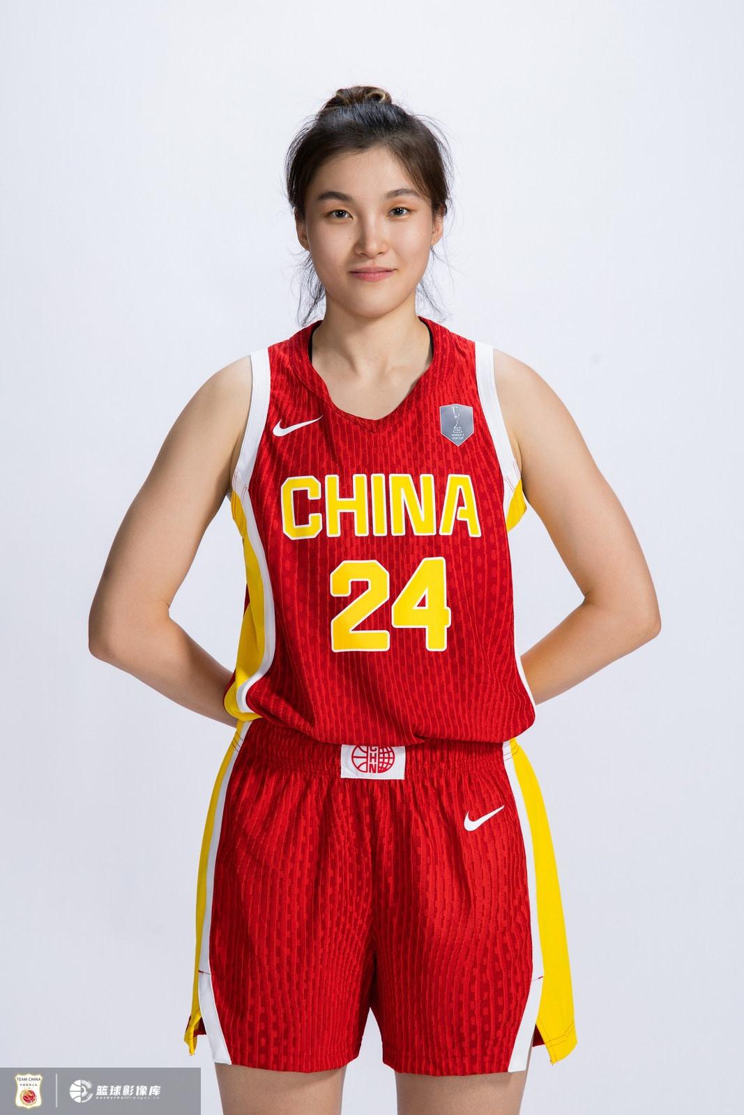 对翟若云，若国家队再召就大胆相信她！首先，她基本上属于稳定的球员，也许有人会