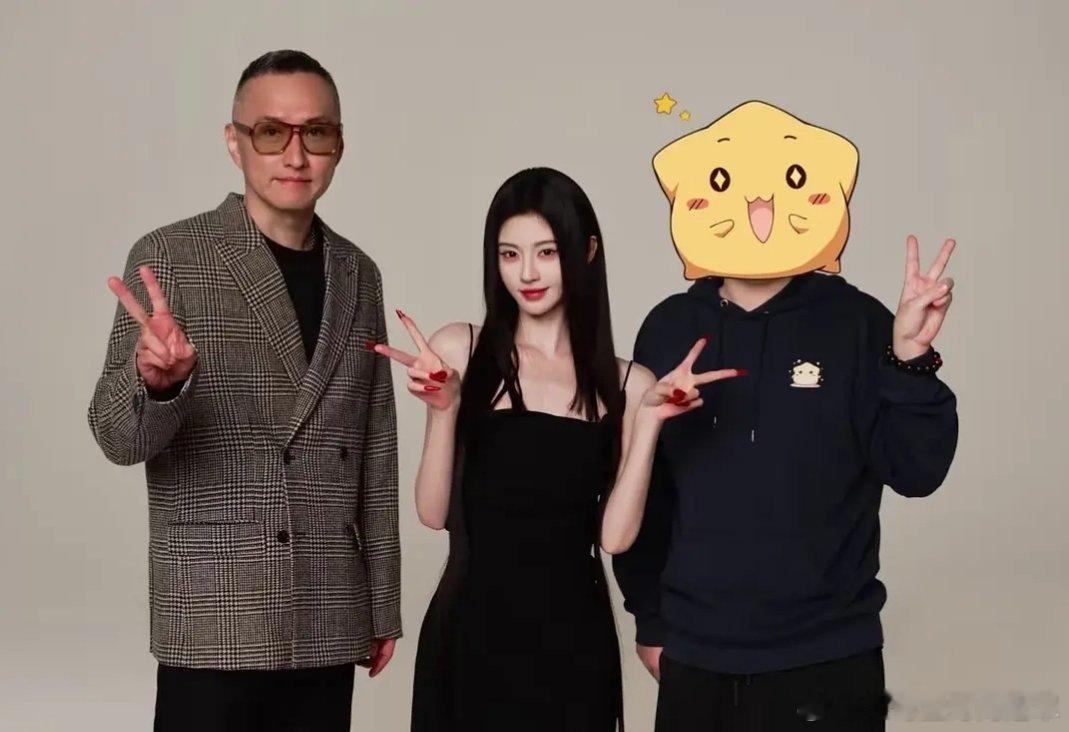 杂志都上了，鞠婧祎新剧剧咋还不开，开了也给咱月鳞上颗定心丸。