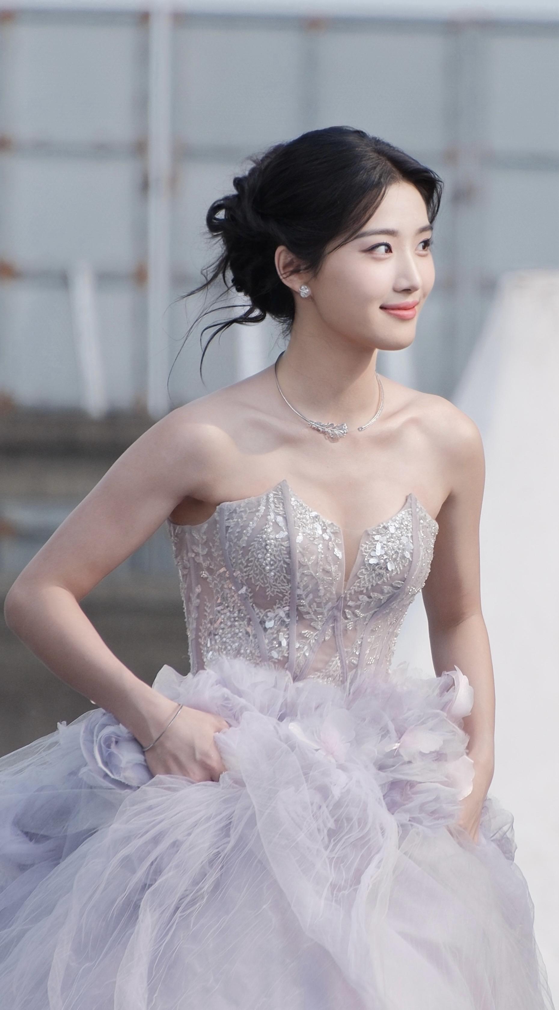 我镜头下的卢昱晓。卢昱晓本人真的好惊艳啊！气质好好！ 卢昱晓