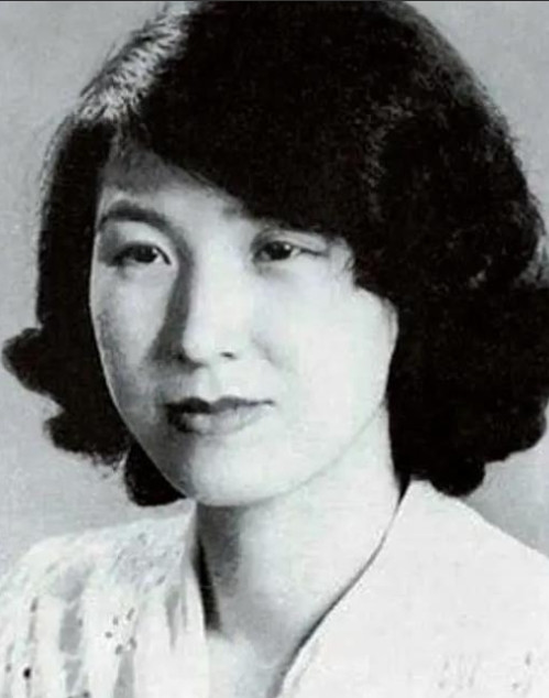 1956年，李玉琴到管理所探望溥仪。管理员考虑到两人结婚14年未同房，破例让她留