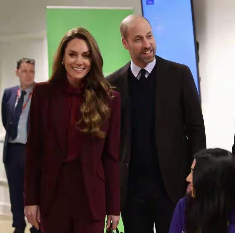 “轻舟已过万重山”，这应该是对凯特，最好的诠释吧！这位王妃，这一年真的不易！